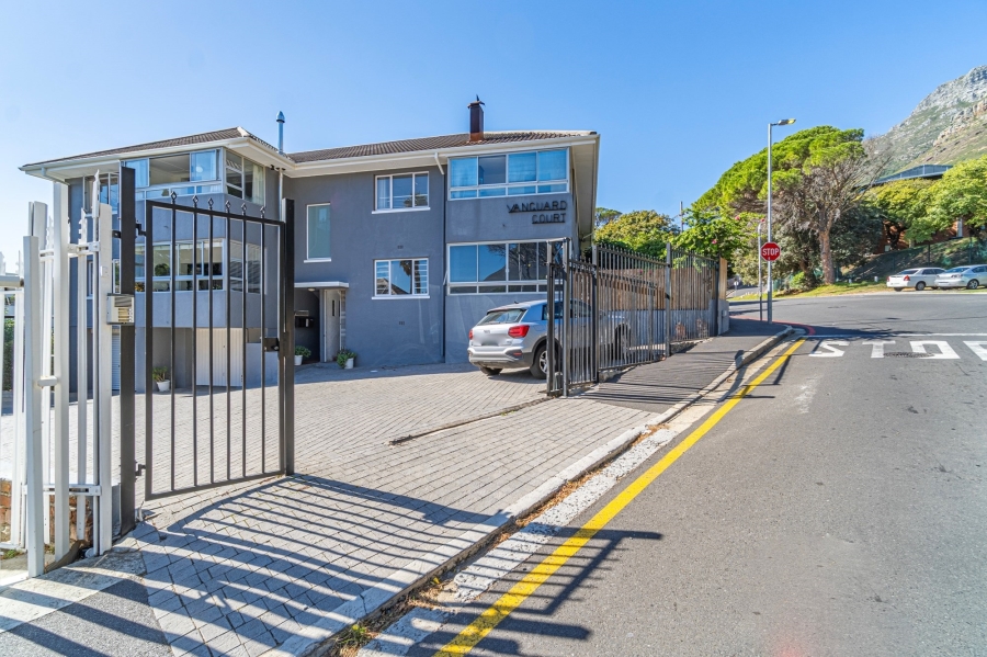 2 Bedroom Property for Sale in Vredehoek Western Cape